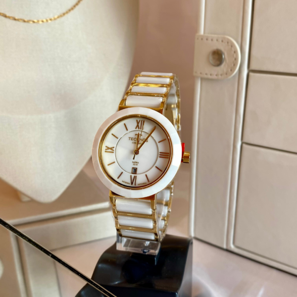 Relógio de Pulso Dourado com Pulseira
