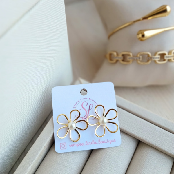 Brinco Flor com Pérola Médio