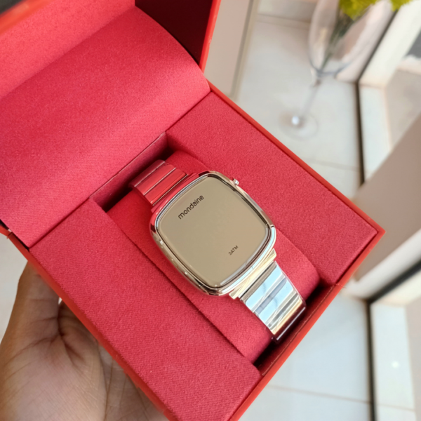 Relógio de Pulso Mondaine Caixa de Metal e Pulseira de Aço
