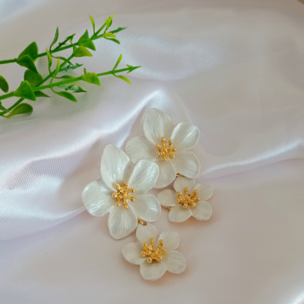 Brincos Flor Dupla Branca