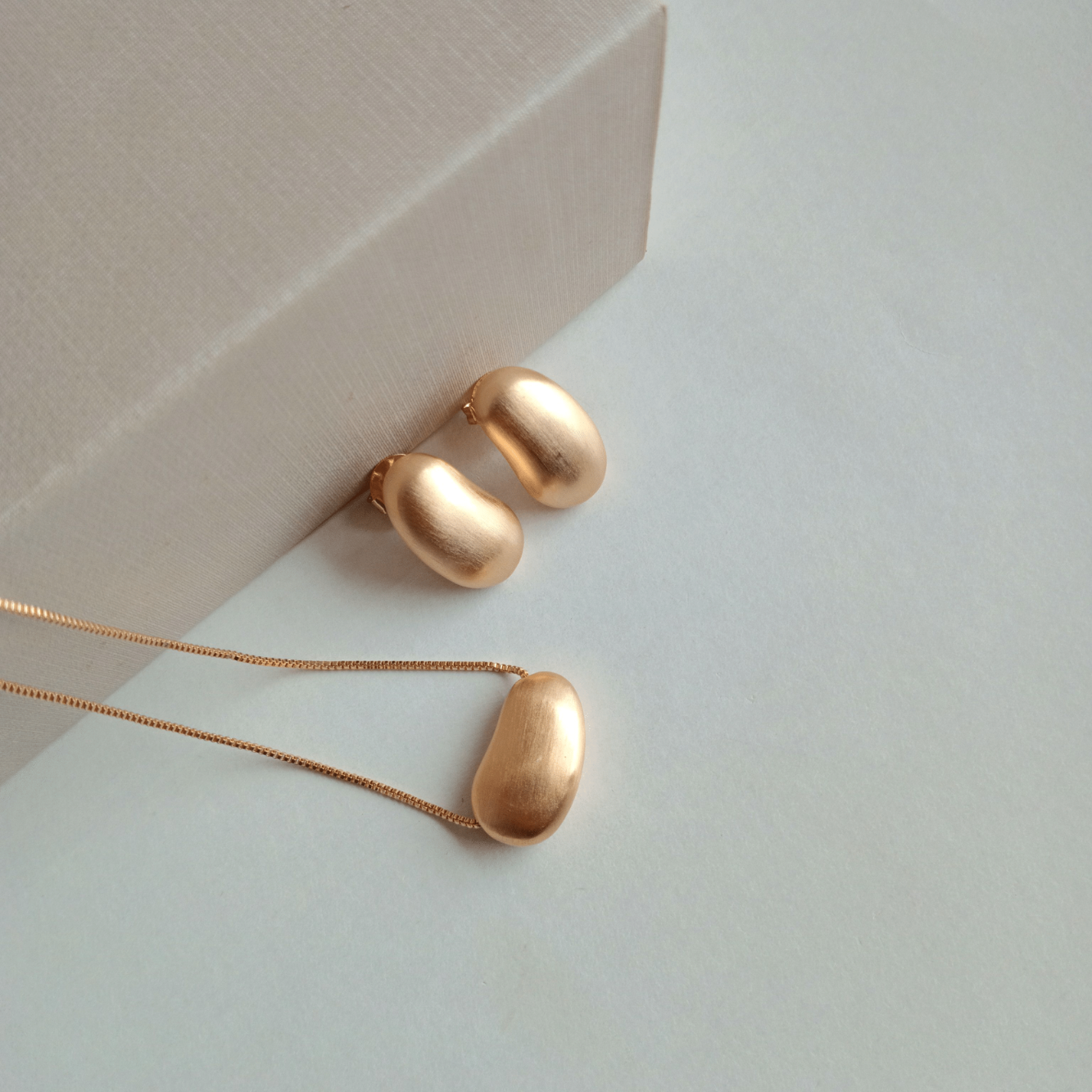 Conjunto Colar + Brinco Fosco Diferente | Sempre Linda Boutique