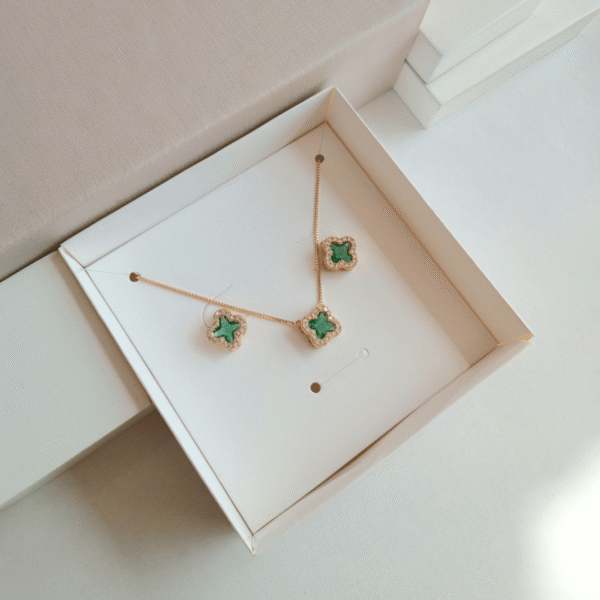 Conjunto Brinco + Colar Trevo Cravejado Verde | Sempre Linda Boutique - Imagem 3