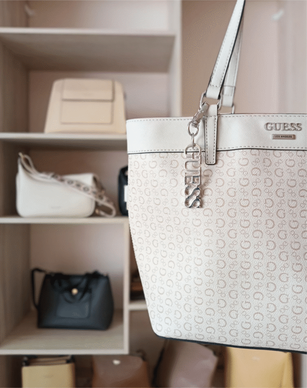 Bolsa Feminina Importada GUESS | Sempre Linda Boutique - Imagem 2