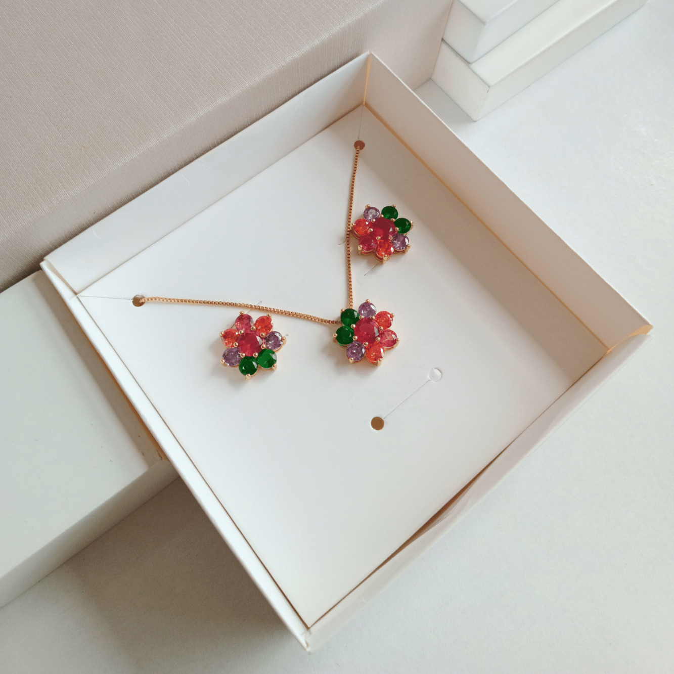 Conjunto Brinco + Colar Flores Coloridas | Sempre Linda Boutique