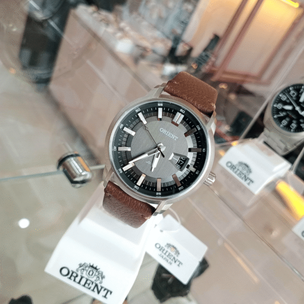 Relógio de Pulso Masculino Orient Quartz Analógico CX Aço Inox e Pulseira de Couro - Imagem 2