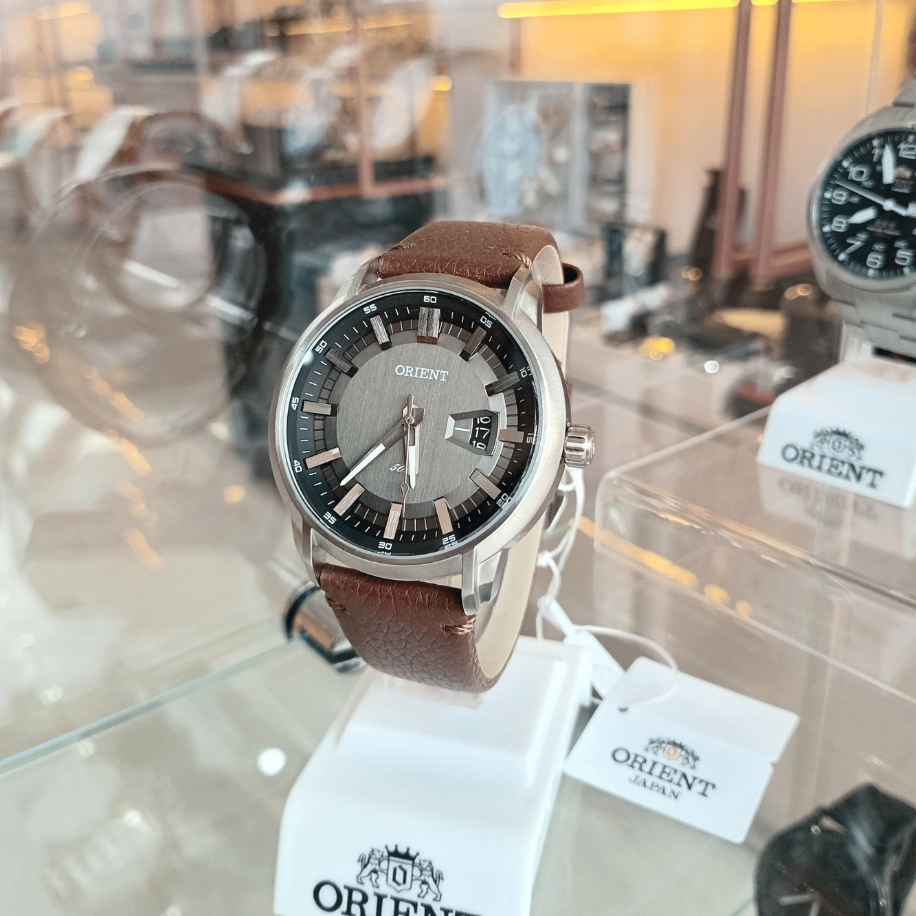 Relógio de Pulso Masculino Orient Quartz Analógico CX Aço Inox e Pulseira de Couro