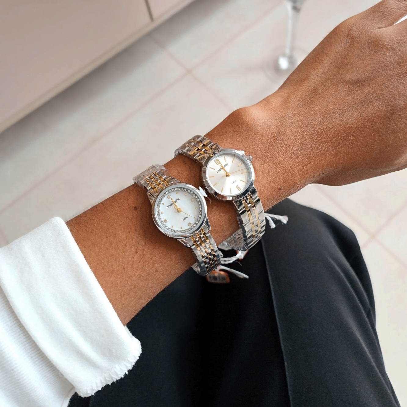 Relógio de Pulso Feminino Mondaine – Caixa de Metal com Detalhes em Madrepérola e Pulseira em Aço | Sempre Linda Boutique