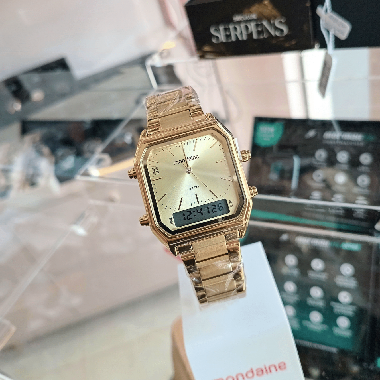 Relógio de Pulso Feminino Mondaine – Digital e Analógico, Caixa de Metal e Pulseira em Aço Dourado | Sempre Linda Boutique