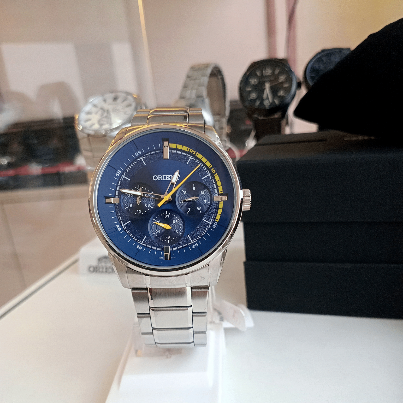 Relógio de Pulso Masculino Orient Quartz Analógico CX e Pulseira Aço Inox Prata com Fundo Azul | Sempre Linda Boutique