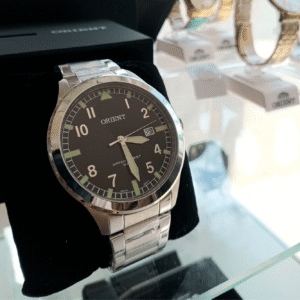 Relógio de Pulso Masculino Orient Quartz Analógico – Caixa e Pulseira em Aço Inox Prata | Sempre Linda Boutique