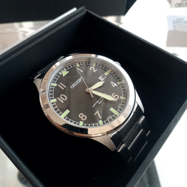 Relógio de Pulso Masculino Orient Quartz Analógico – Caixa e Pulseira em Aço Inox Prata | Sempre Linda Boutique - Imagem 2