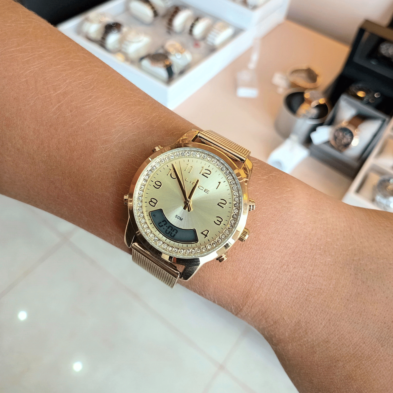 Relógio de Pulso Lince – Quartz Analógico, Caixa e Pulseira em Metal Dourado | Sempre Linda Boutique